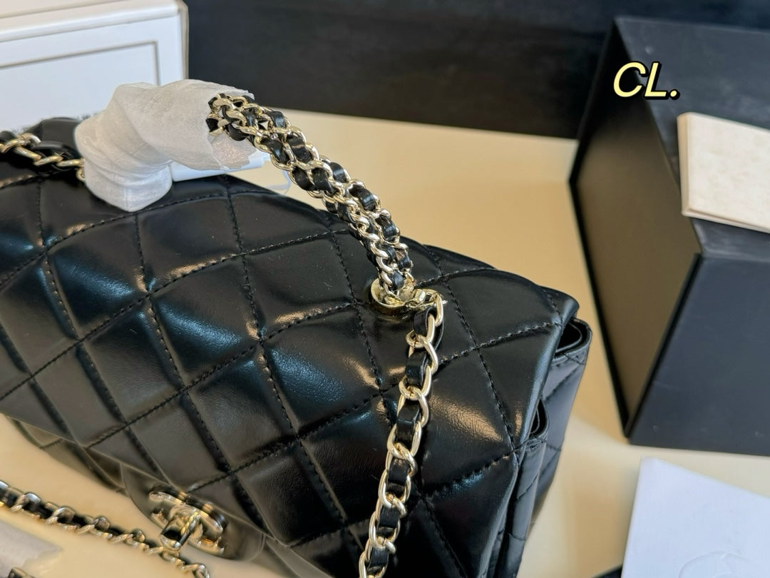 Classic Chain Shoulder Bag